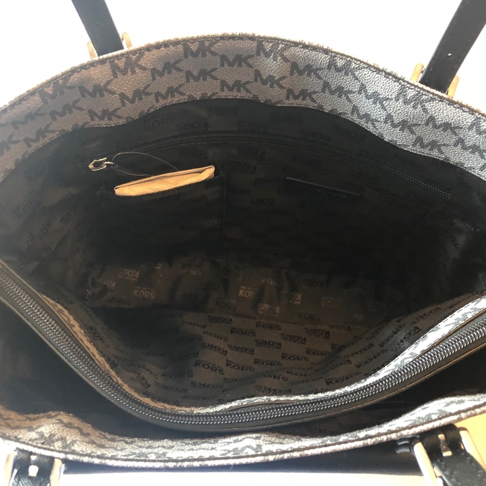 Michael Kors Black Jet Set Item Large Pocket Tote - Picture 3 of 8